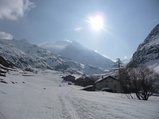 LA CROIX ROUSSE - Village d`Avérole