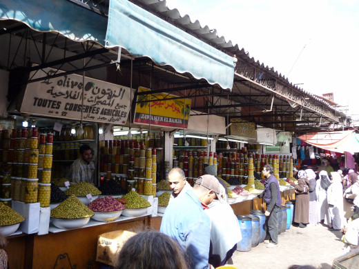 MAROC - Souk de Marrakech, quelques olives