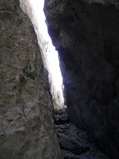 MONT MARGERIAZ PAR LA GROTTE - Descente dans les failles du haut du plateau