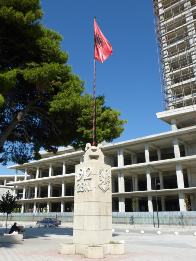 Albanie - Vlora et la place au drapeau